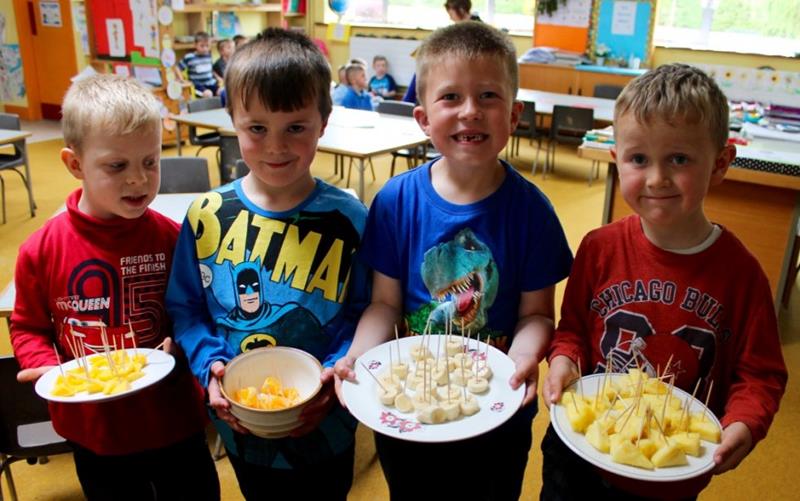 Junior Infants tasting fruit.
